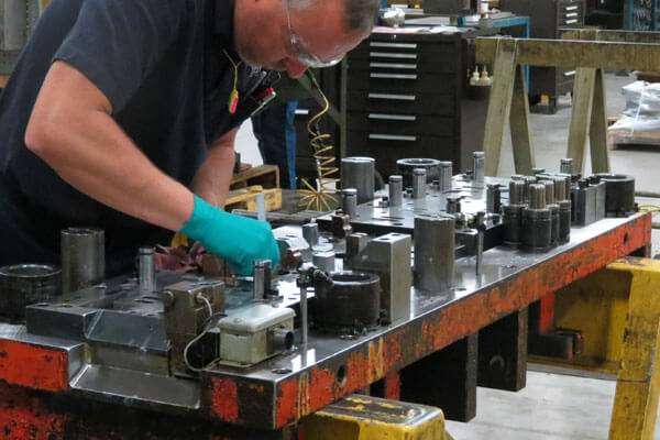 Providing detailed tooling die preventative maintenance